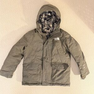 The North Face Kids Hooded Down filled Jacket with Camo Lining- Size Small, 7/8